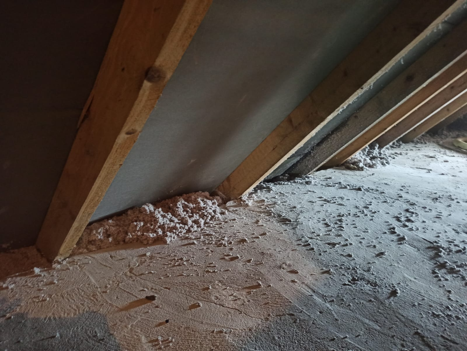 ocieplenie dachu celulozą