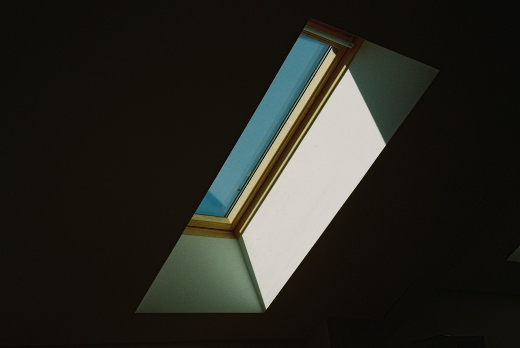 Velux okna dachowe - jak wybrać odpowiednie do swojego domu?