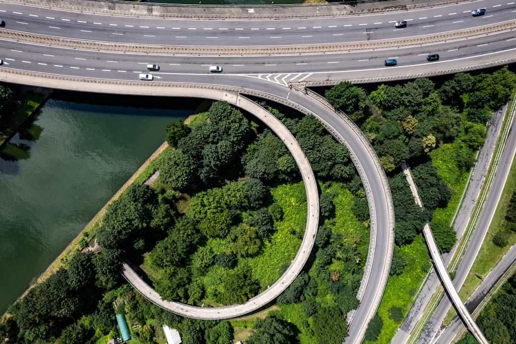 Jak podkreślenie elementów infrastruktury może wpłynąć na wizualny odbiór miasta